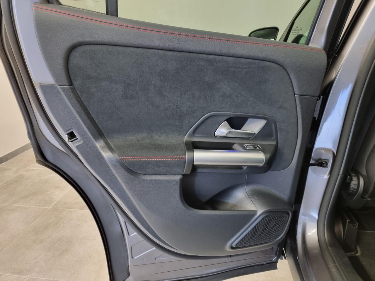 MERCEDES-BENZ GLA 250 e hybrid EQ Premium - 13