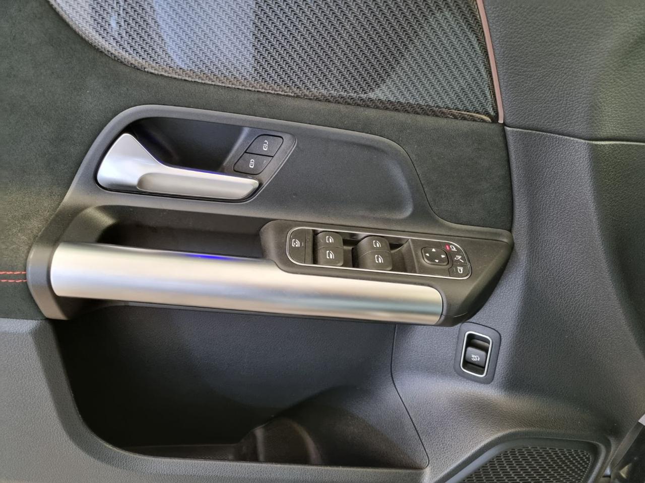 MERCEDES-BENZ GLA 250 e hybrid EQ Premium - 11