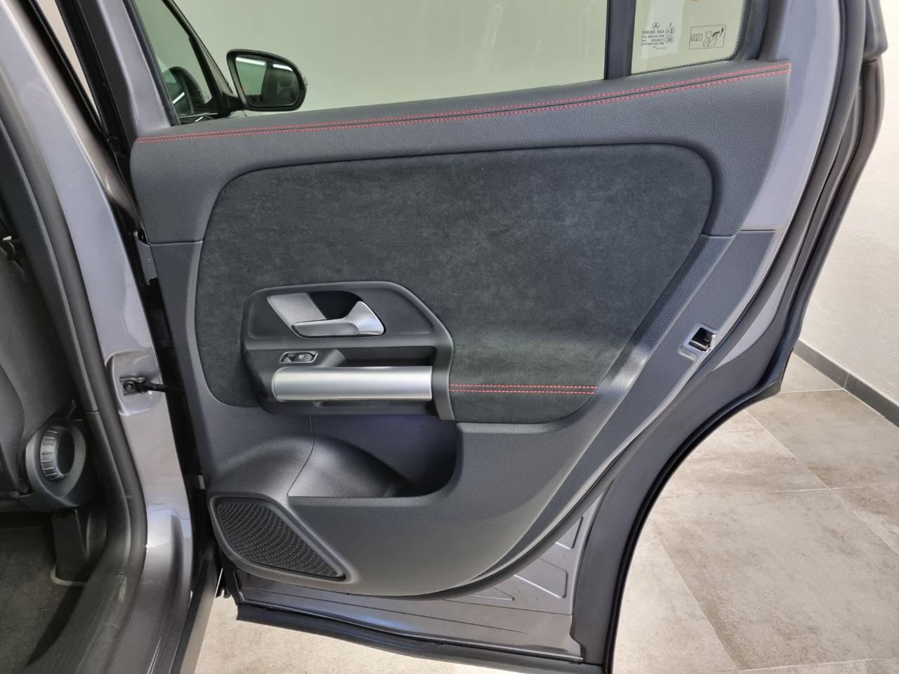 MERCEDES-BENZ GLA 250 e hybrid EQ Premium - 17