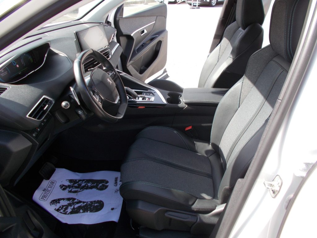 PEUGEOT 3008 Hybrid 225 e-EAT8 Allure Pack - 9
