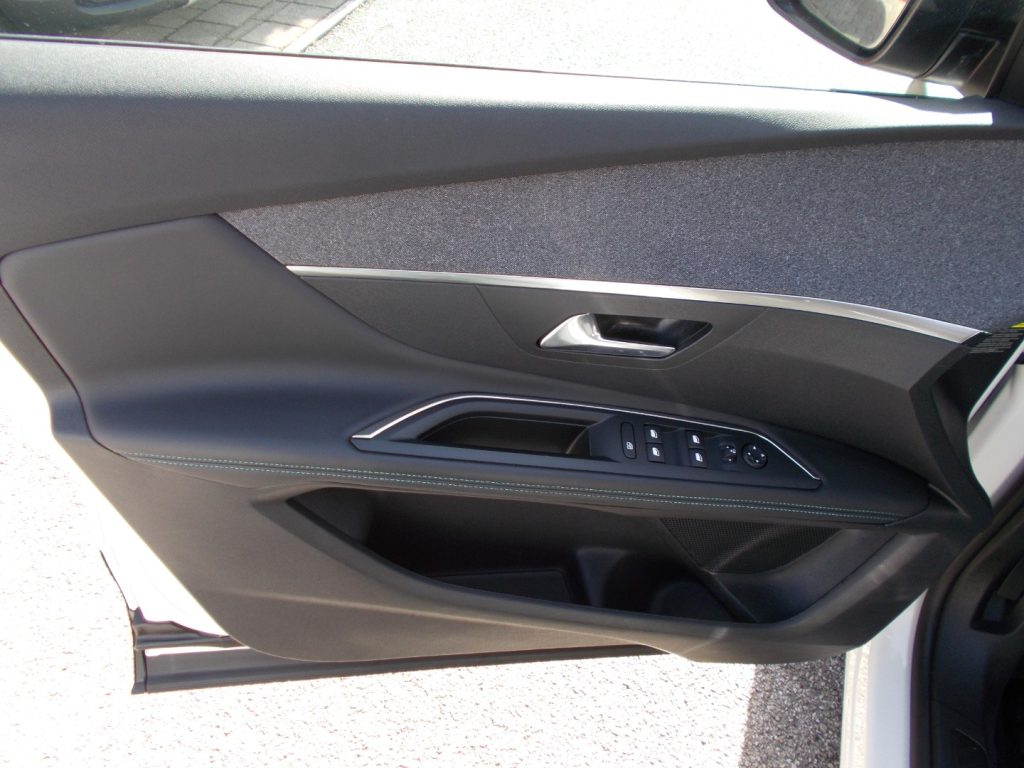 PEUGEOT 3008 Hybrid 225 e-EAT8 Allure Pack - 16