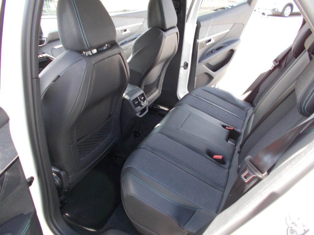 PEUGEOT 3008 Hybrid 225 e-EAT8 Allure Pack - 12
