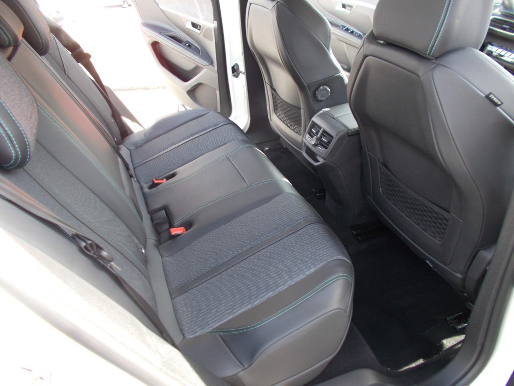 PEUGEOT 3008 Hybrid 225 e-EAT8 Allure Pack - 11