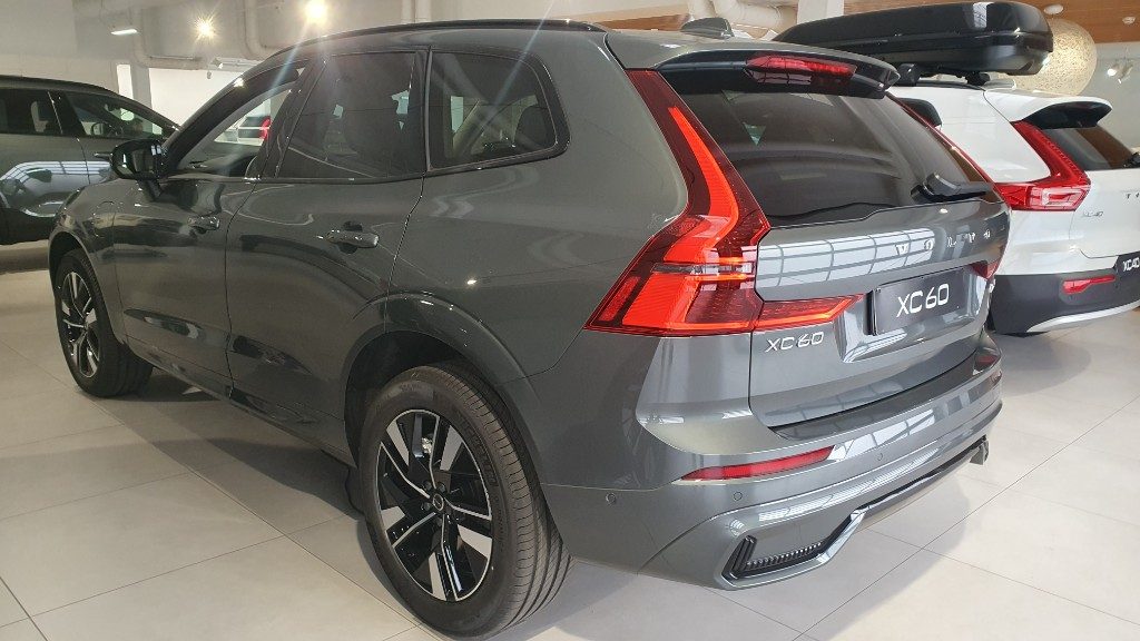 VOLVO XC60 T6 Plug-in hybrid AWD automatico Plus Dark - Foto 2
