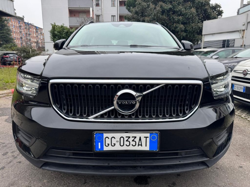 VOLVO XC40 T2 130CV MOMENTUM CORE - 2