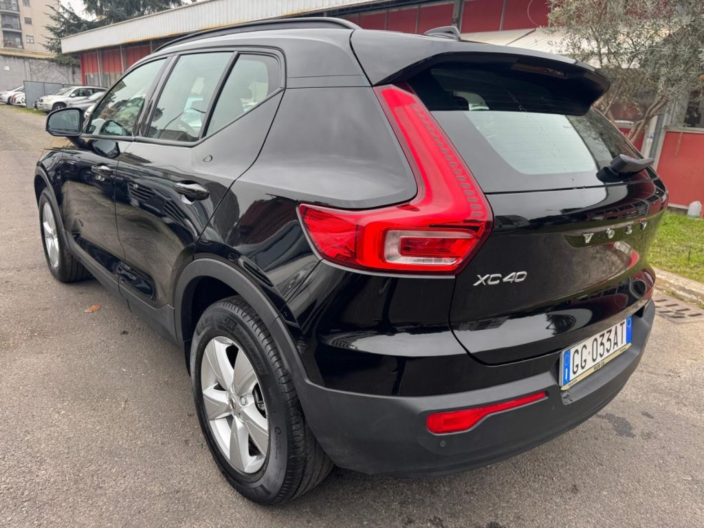 VOLVO XC40 T2 130CV MOMENTUM CORE - 7