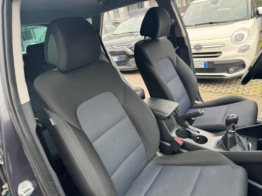 HYUNDAI Tucson 1.7 CRDi Comfort - 12