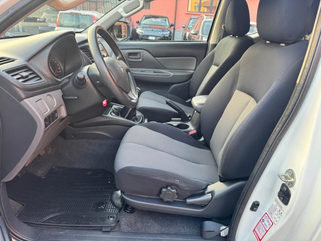 MITSUBISHI L200 2.4 DI-D/154CV CLUB CAB INVITE - 17