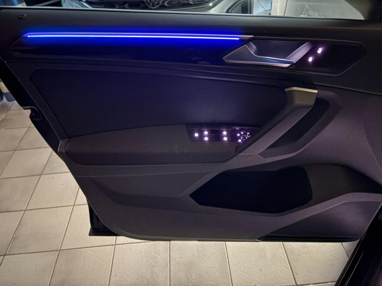 VOLKSWAGEN Tiguan 2.0 TDI 150 CV SCR DSG Life - 18