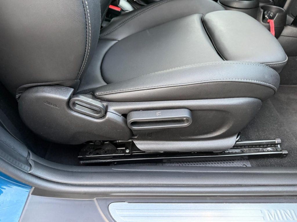 MINI One 1.5 One Essential Trim - 26