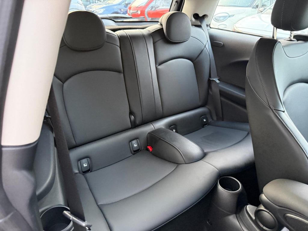 MINI One 1.5 One Essential Trim - 27