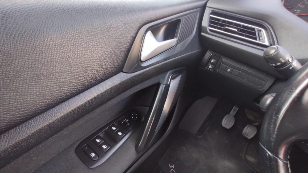 PEUGEOT 308 BlueHDi 130 S&S EAT6 SW Business - 13