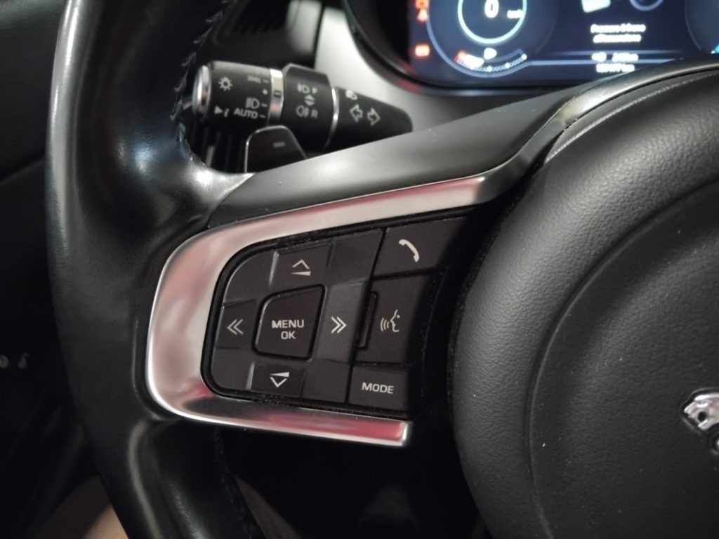 JAGUAR E-Pace 2.0 D 180 CV AWD aut. R-Dynamic S - 17