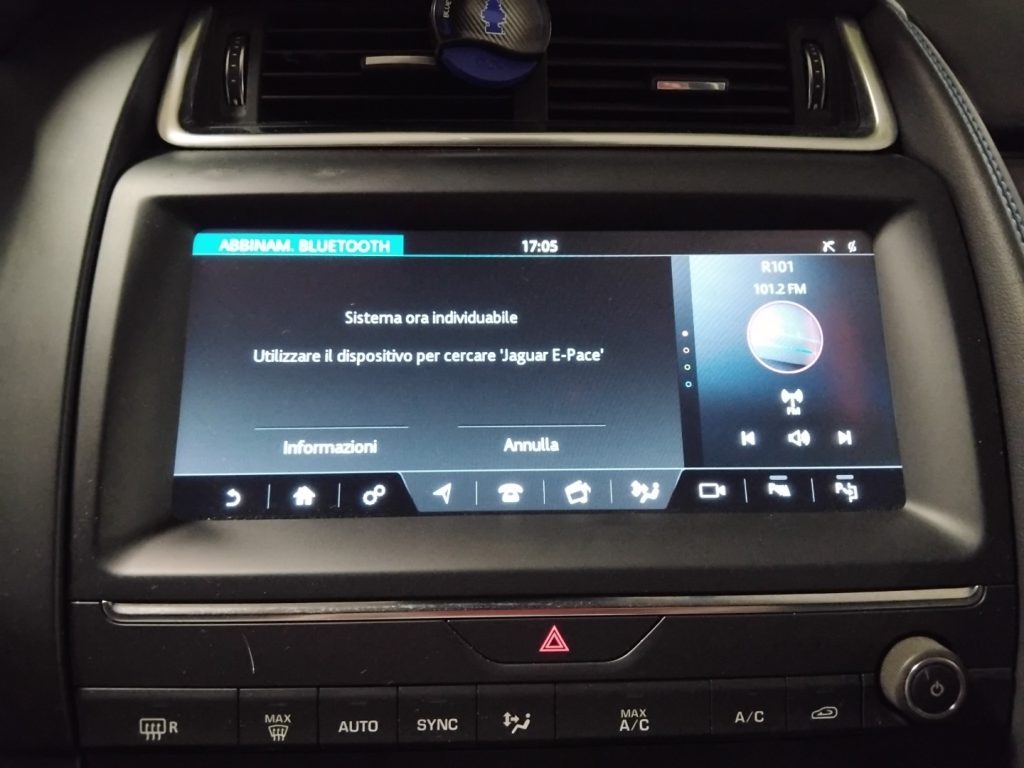 JAGUAR E-Pace 2.0 D 180 CV AWD aut. R-Dynamic S - 19