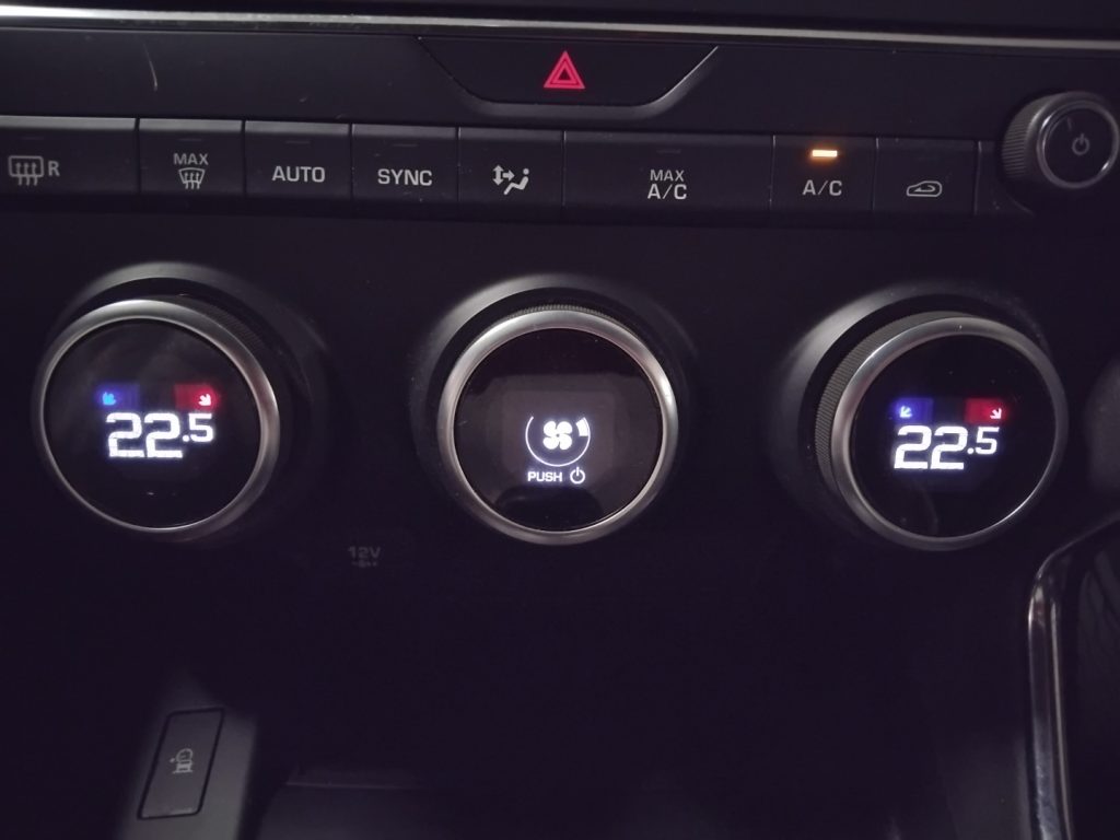 JAGUAR E-Pace 2.0 D 180 CV AWD aut. R-Dynamic S - 21