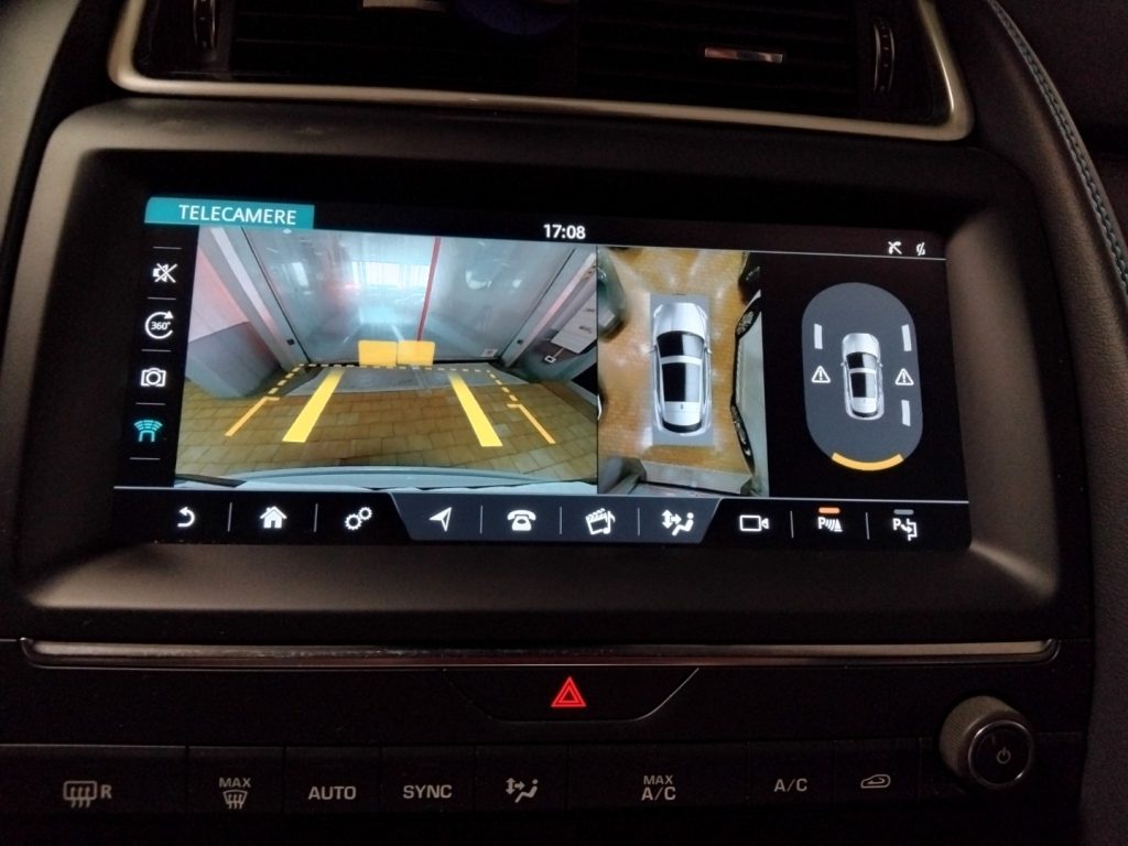 JAGUAR E-Pace 2.0 D 180 CV AWD aut. R-Dynamic S - 24