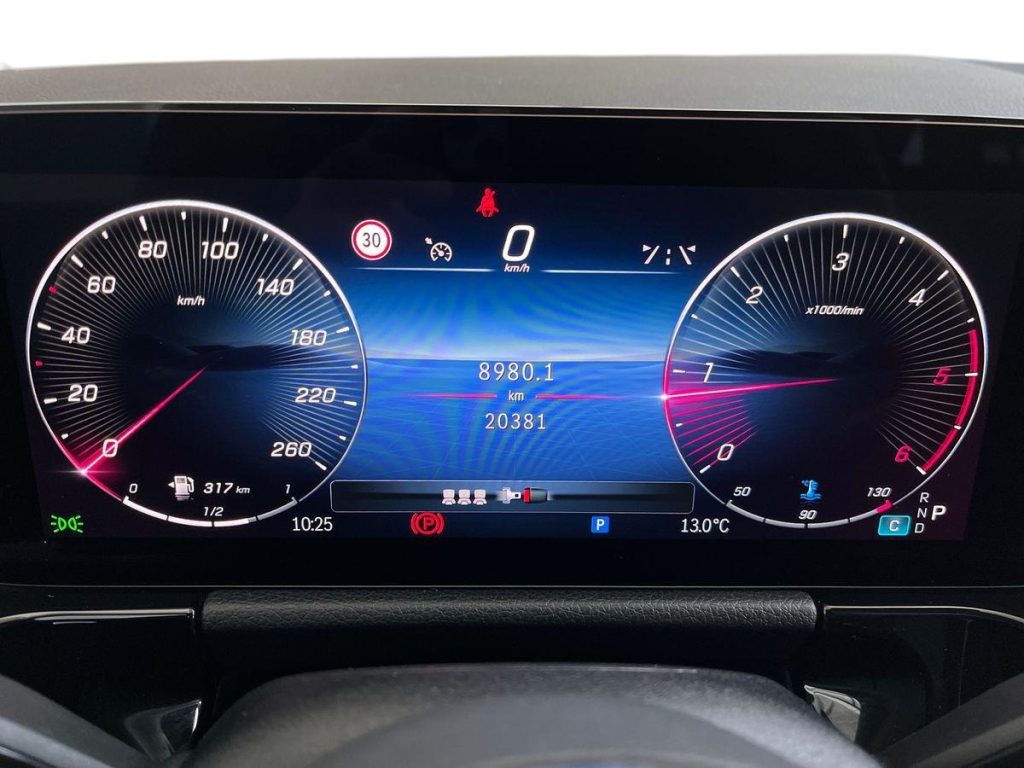 MERCEDES-BENZ GLA 180 d Automatic Advanced - 8