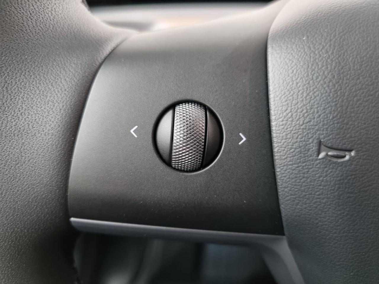 TESLA Model Y AWD Performance - 25