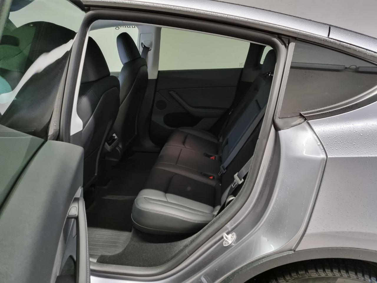 TESLA Model Y AWD Performance - 8