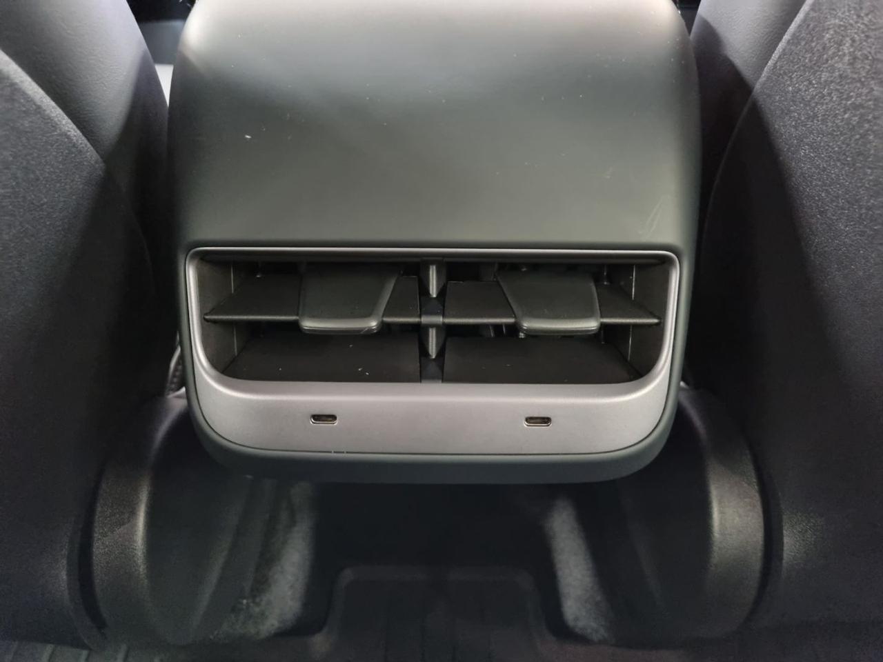 TESLA Model Y AWD Performance - 30