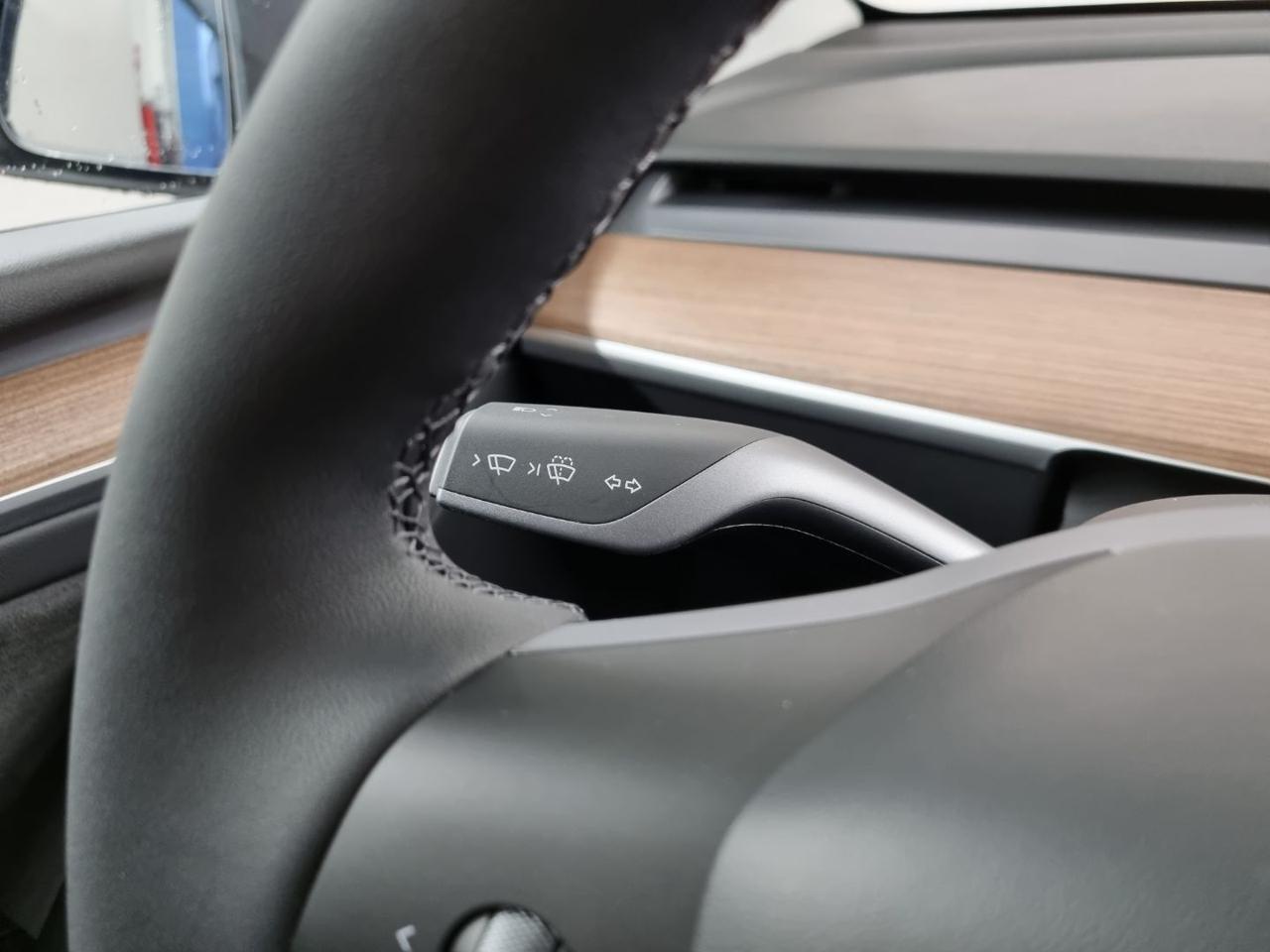 TESLA Model Y AWD Performance - 26