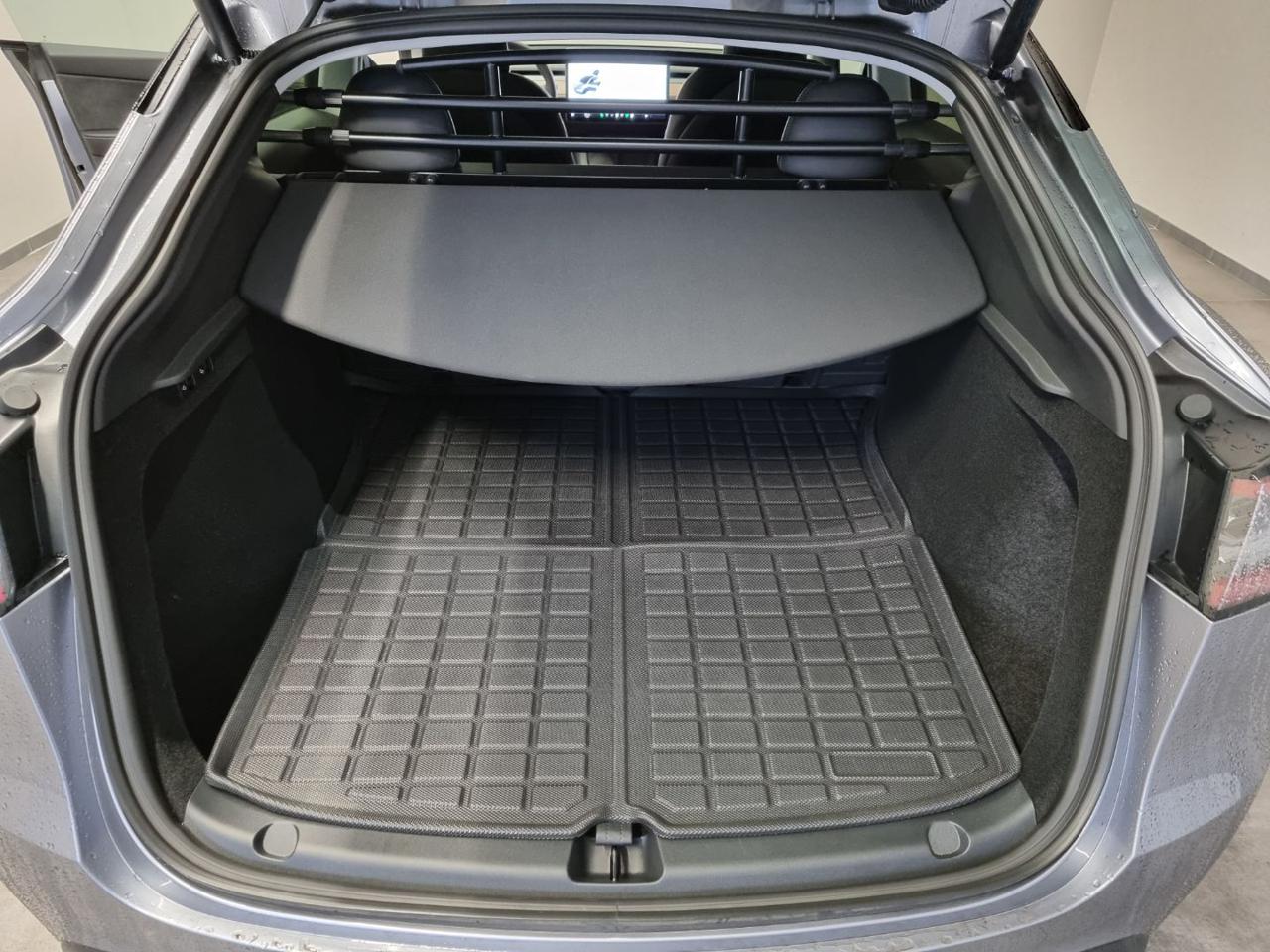 TESLA Model Y AWD Performance - 9