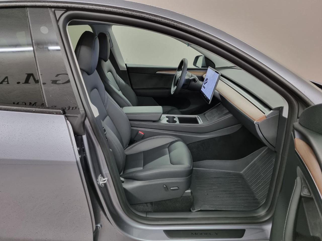 TESLA Model Y AWD Performance - 7