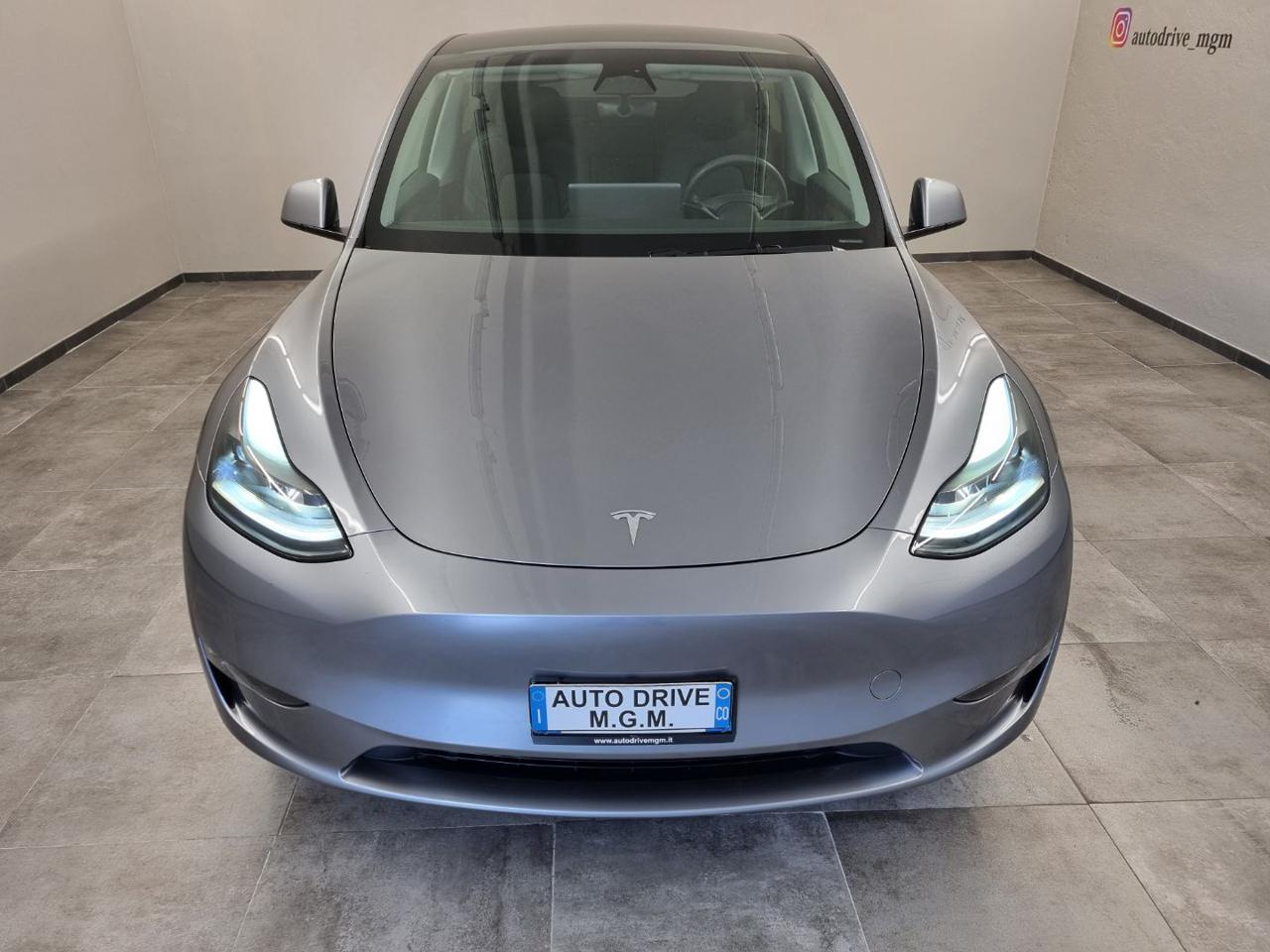 TESLA Model Y AWD Performance - 34