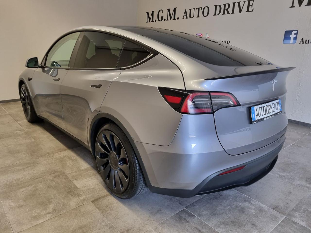 TESLA Model Y AWD Performance - 31