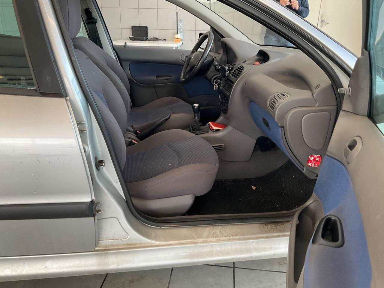 PEUGEOT 206 1.1 5p. Lee - 4