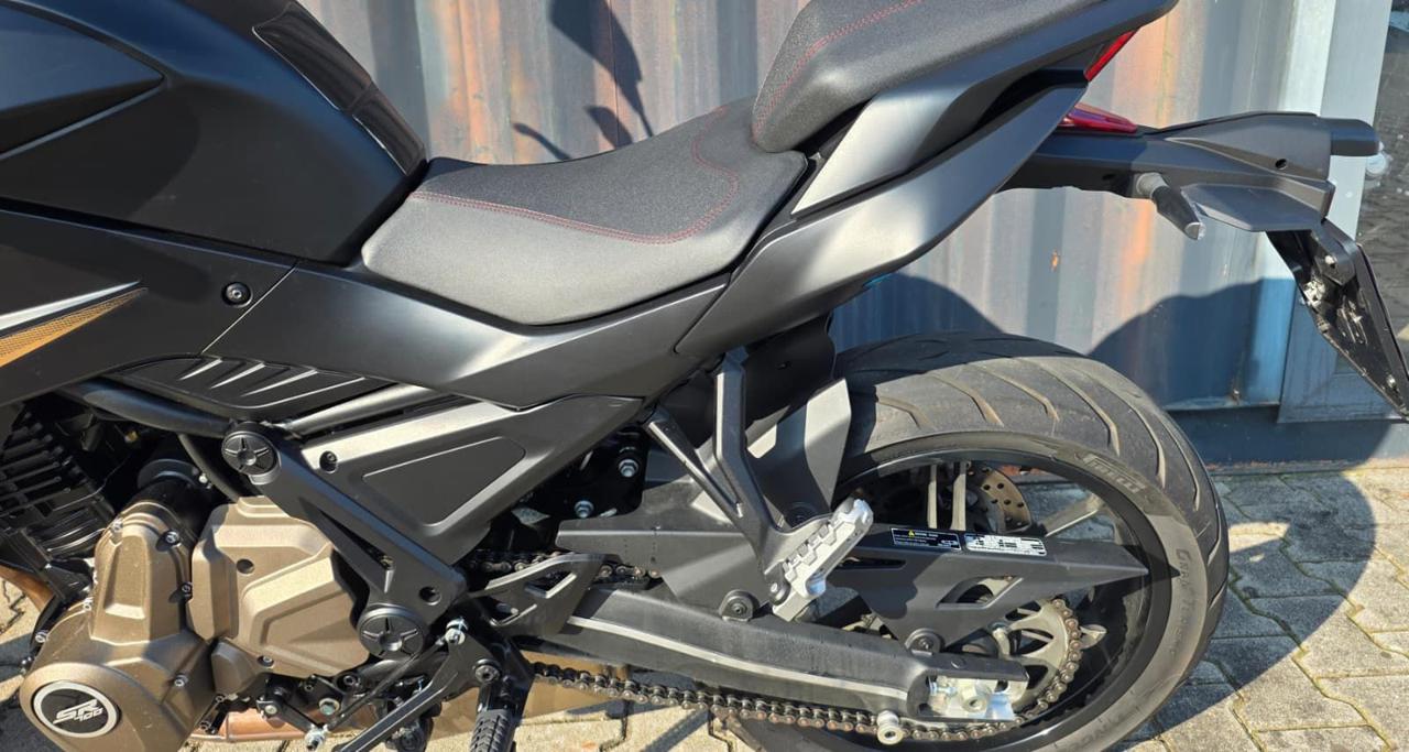 QJ MOTOR SRK 700 2024 - 11