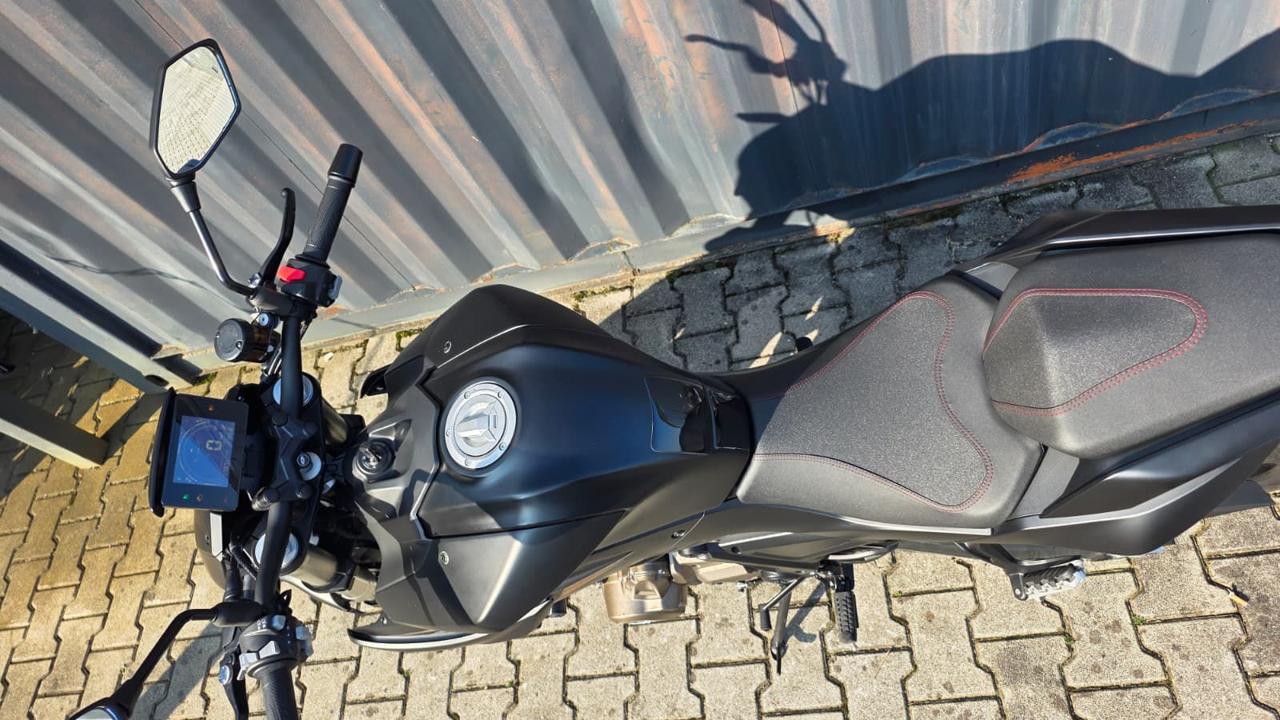 QJ MOTOR SRK 700 2024 - 7