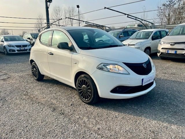 LANCIA Ypsilon Bianco pastello