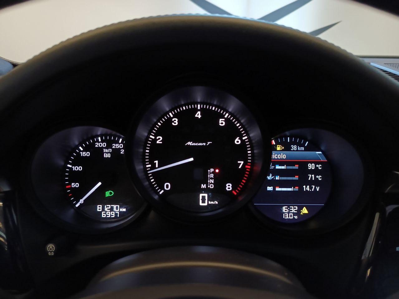 PORSCHE Macan 2.0 T - 12