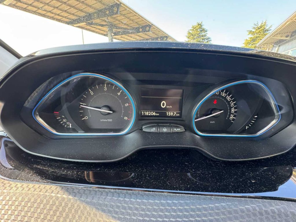 PEUGEOT 2008 1° serie BlueHDi 100 S&S Allure - 17