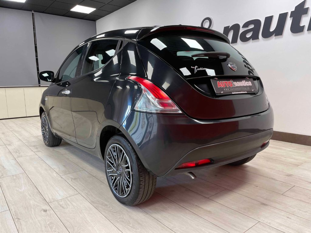 LANCIA Ypsilon 1.0 FIREFLY HYBRID SILVER - IVA DEDUCIBILE - 8
