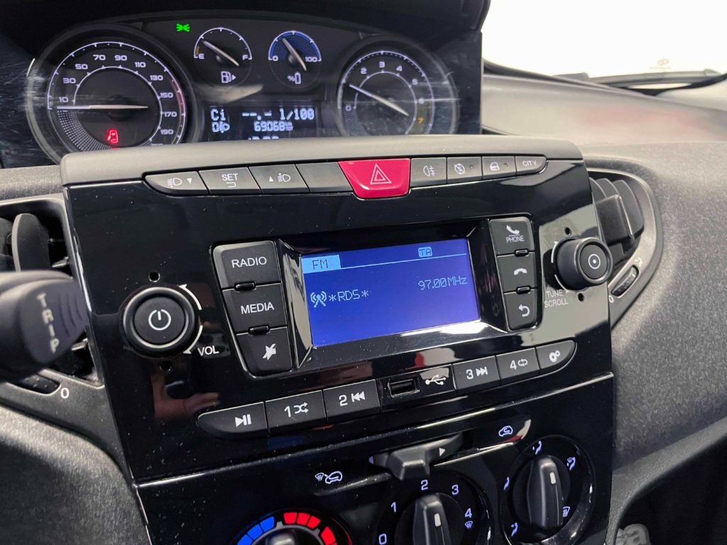 LANCIA Ypsilon 1.0 FIREFLY HYBRID SILVER - IVA DEDUCIBILE - 19