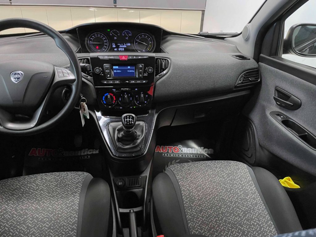 LANCIA Ypsilon 1.0 FIREFLY HYBRID SILVER - IVA DEDUCIBILE - 29