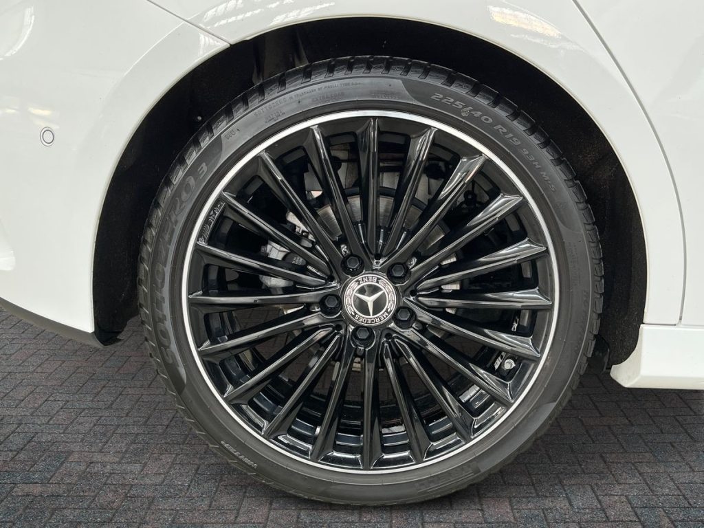 MERCEDES-BENZ A 180 d Automatic AMG Line Premium - 7