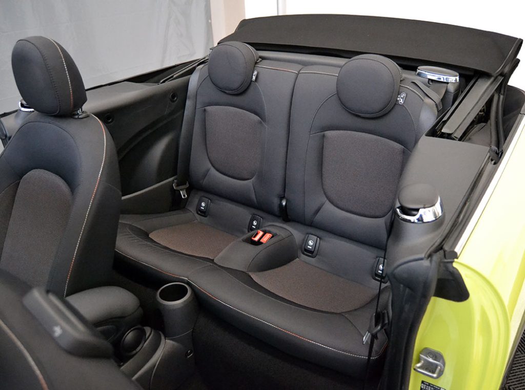 MINI Cabrio 1.5 Cooper Essential Cabrio Unico Proprietario ** - 4