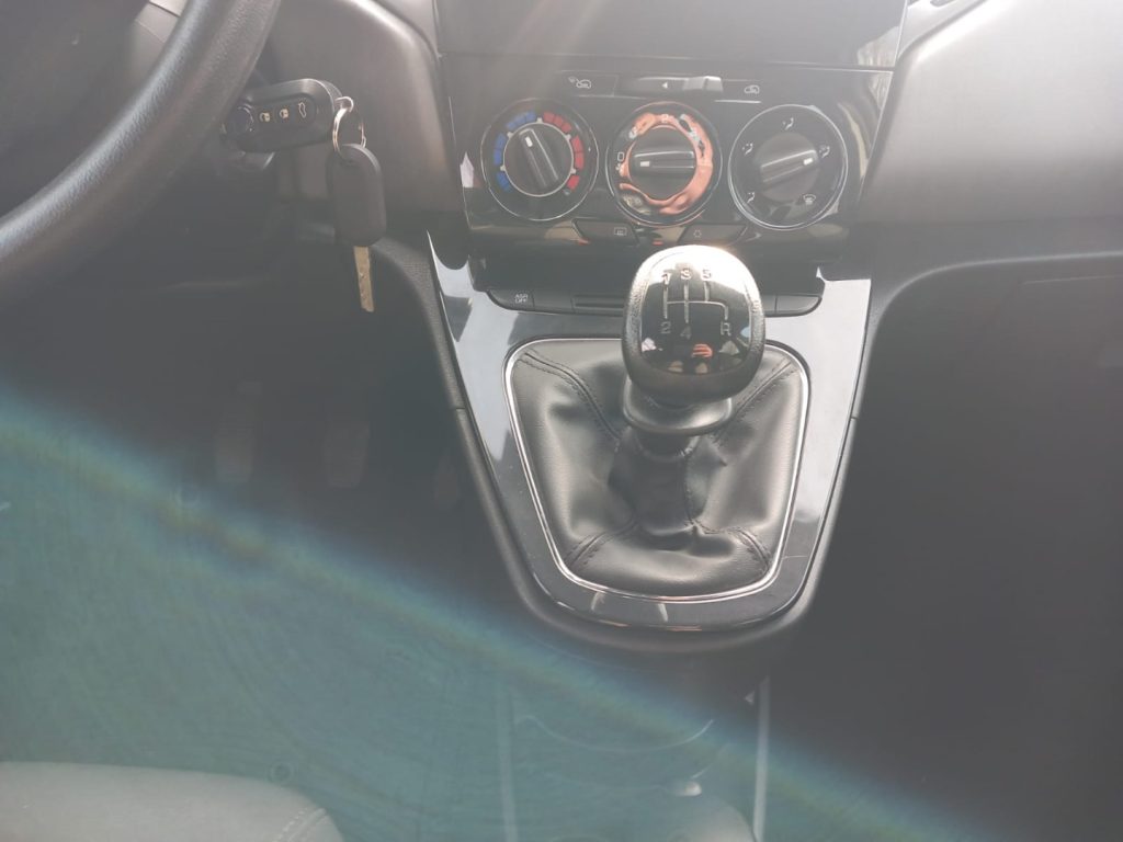 LANCIA Ypsilon 1.2 69 CV 5 porte Silver - 20