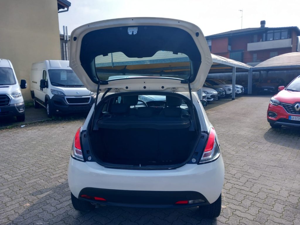 LANCIA Ypsilon 1.2 69 CV 5 porte Silver - 9