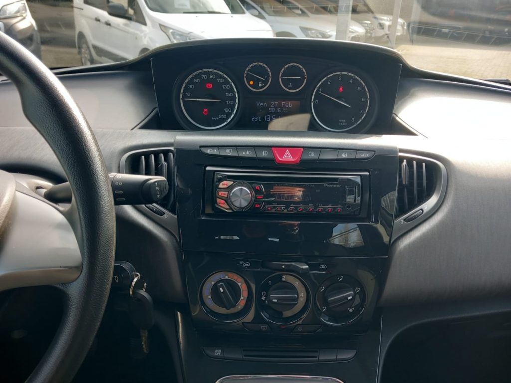 LANCIA Ypsilon 1.2 69 CV 5 porte Silver - 19