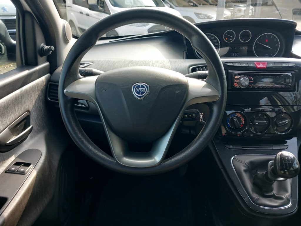 LANCIA Ypsilon 1.2 69 CV 5 porte Silver - 18