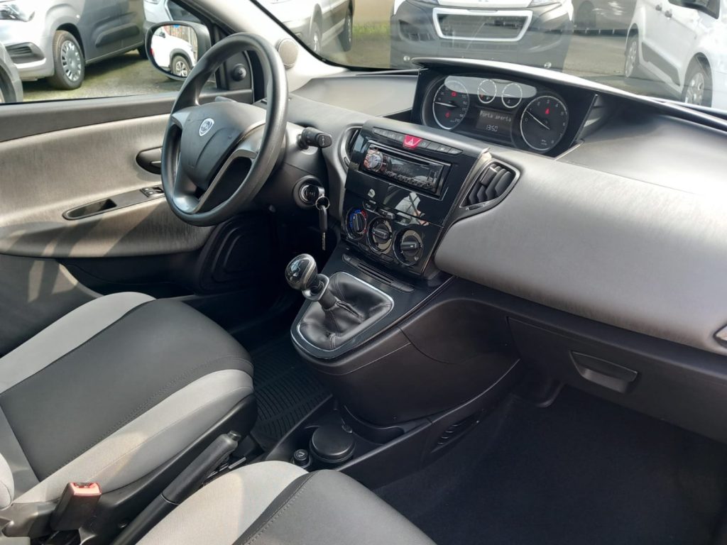 LANCIA Ypsilon 1.2 69 CV 5 porte Silver - 16