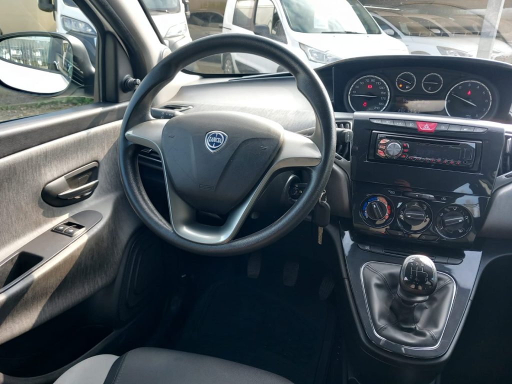 LANCIA Ypsilon 1.2 69 CV 5 porte Silver - 21