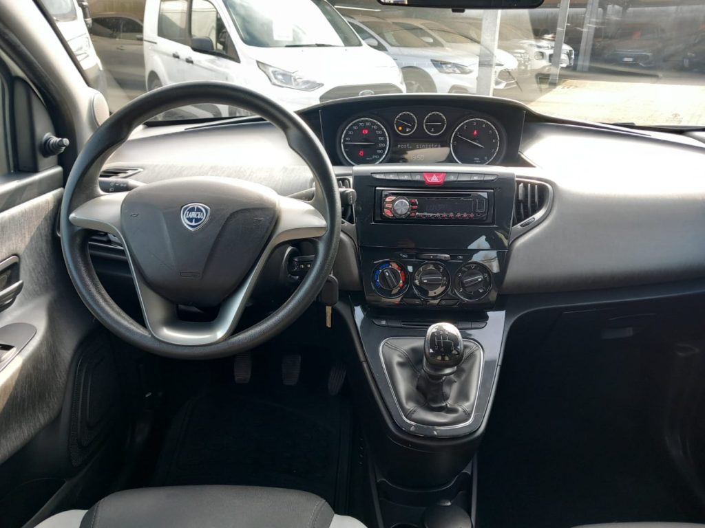 LANCIA Ypsilon 1.2 69 CV 5 porte Silver - 17