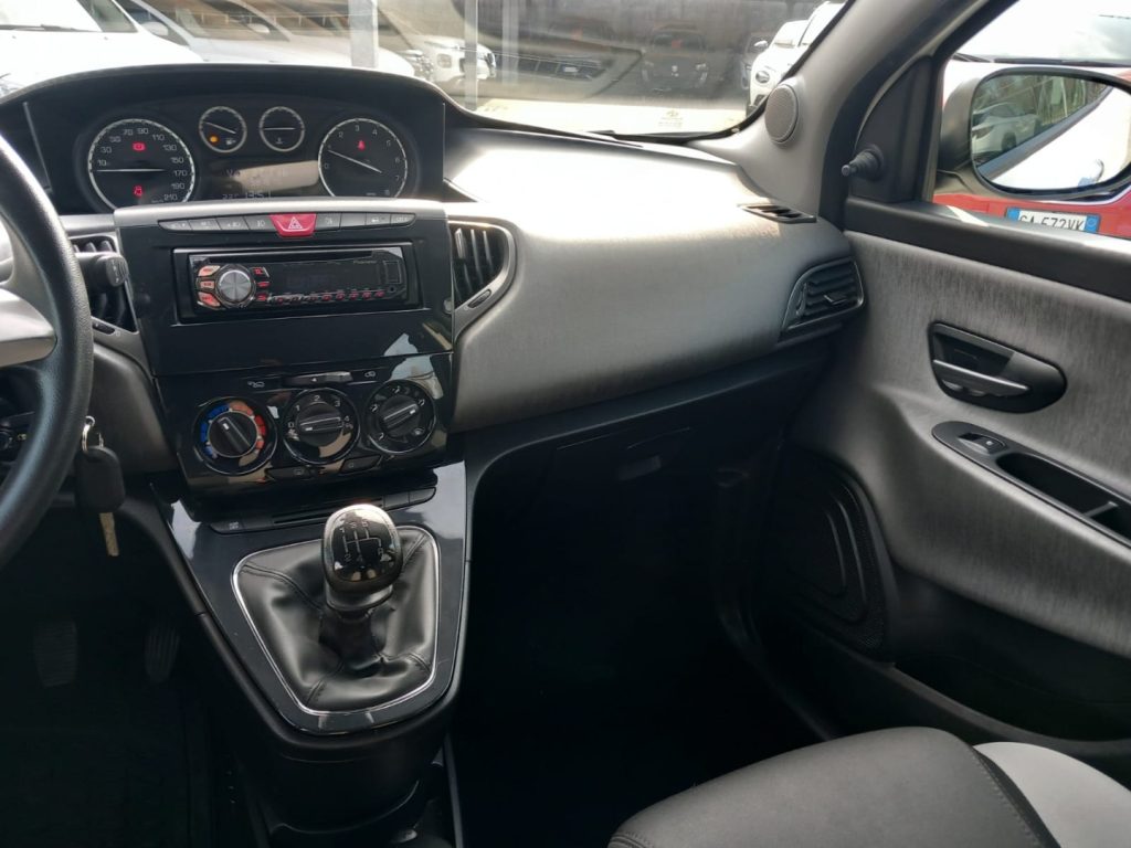 LANCIA Ypsilon 1.2 69 CV 5 porte Silver - 22