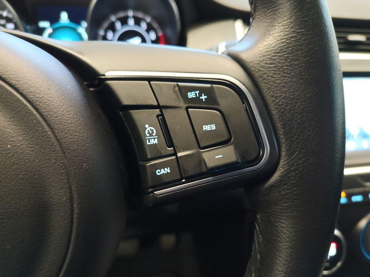 JAGUAR E-Pace 2.0 AWD aut. HSE - 17