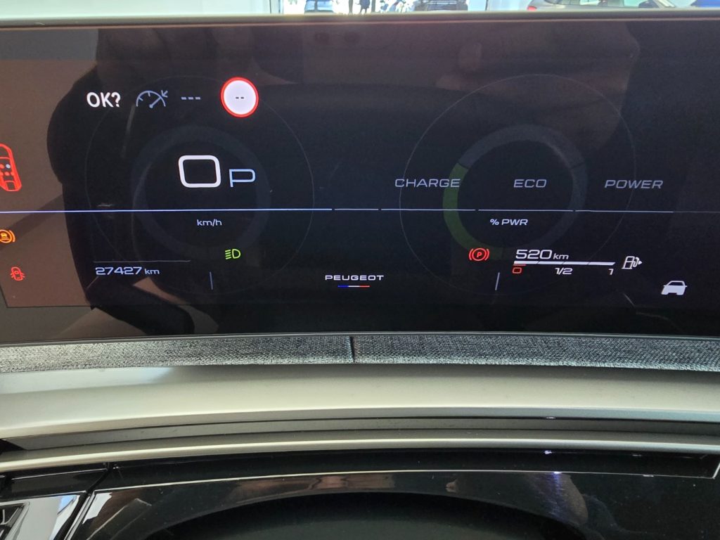 PEUGEOT 3008 Hybrid 145CV e-DCS6 Allure - 11